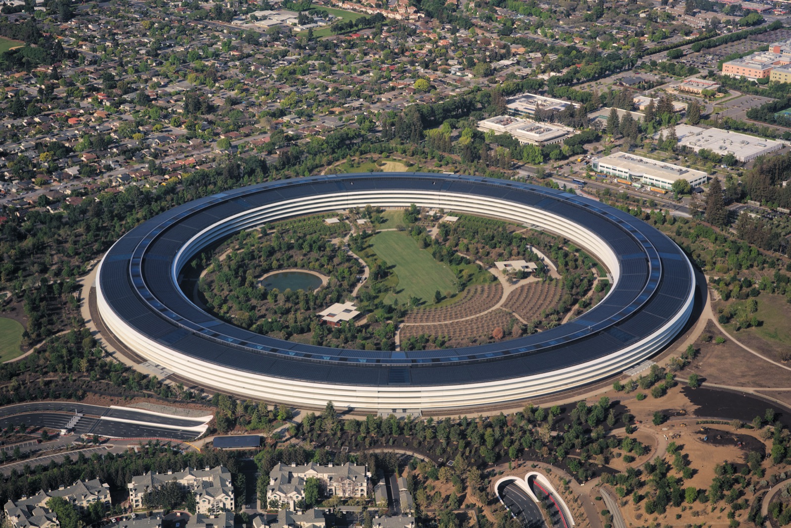 Apple Park · Cupertino headquarters · main ring building, aerial view